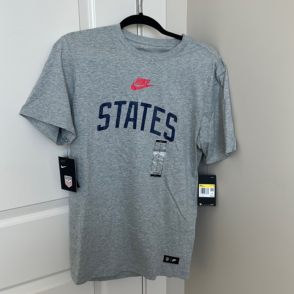 Nike tshirt NWT